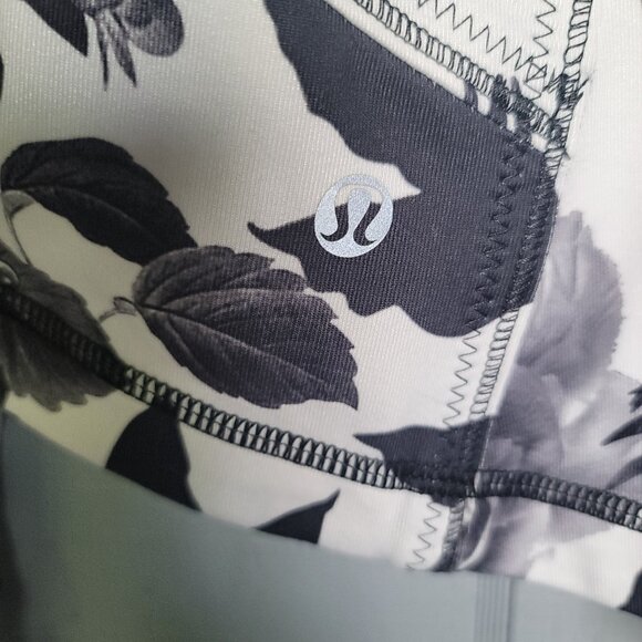 Lululemon Athletica Forme Jacket II Textured Brisk Bloom Black White. Size 6 - Picture 8 of 9